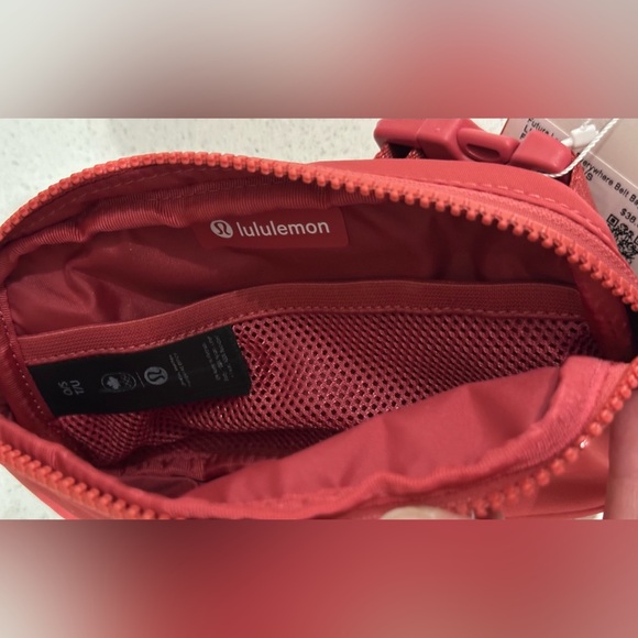 ✨NWT✨ Lululemon: Future Legacy Everywhere Belt Bag Mini - Picture 4 of 10